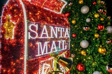 Caroline Springs Library and Learning Centre Christmas Display